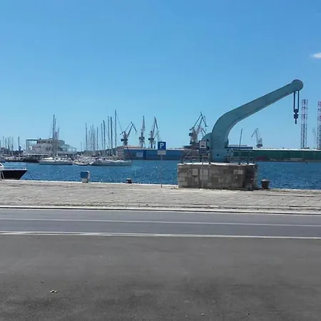 Arenastreet Next To The Amphitheater