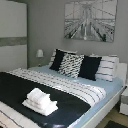 Arenastreet Next To The Amphitheater *