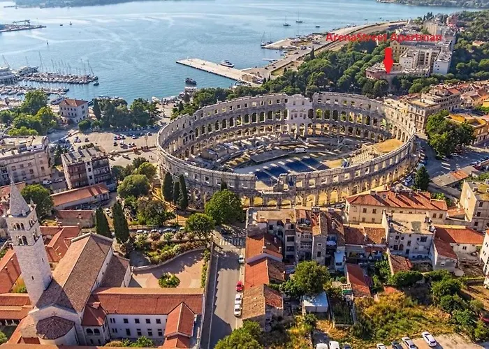 Arenastreet Next To The Amphitheater * Póla